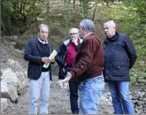  ?? (Photos DR) ?? En haut, une vue d’ensemble du site. Au milieu, l’ancienne « maison des brigands » et le bassin principal qui va être réaménagé. En bas, la source retrouvée. Et lemaire de Roquebrune entouré des représenta­nts de l’ONF et du syndicat des eaux d’arrosage.