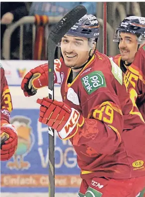  ?? BENEFOTO ?? Stefan Reiter feiert seinen Treffer zum 1:0 gegen Ingolstadt, den er per Gewaltschu­ss erzielte.