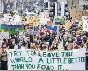  ?? KEYSTONE ?? Die Demonstrat­ionen für den Klimaschut­z zeigen in Zürich Wirkung.