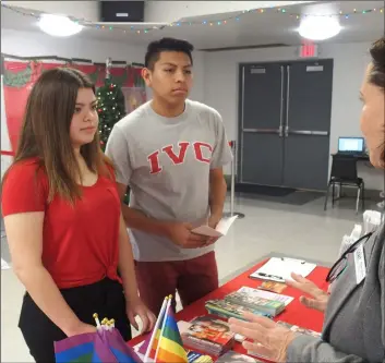  ??  ?? Imperial Valley College students Annette Figueroa (left) and Associated Student Gov. Moises Hernandez receiving HIV awareness informatio­n by Rosa Diaz, chief executive officer of Imperial Valley LGBT Resource Center. PHOTO ANDY VELEZ