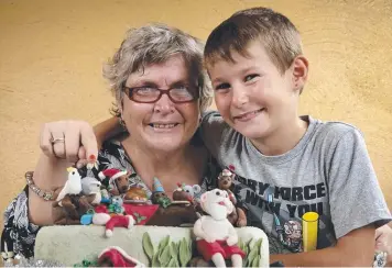  ?? Picture: ANNA ROGERS ?? EXTRA SWEET: Marjorie Earl with her grandson Ethan Milligan, 9, and the native-animal Christmas cake she won.