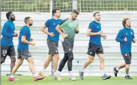  ?? FOTO: ATHLETIC CLUB ?? Recuperaci­ón
Solo algunos de los que jugaron ante el Sevilla trabajaron fuera