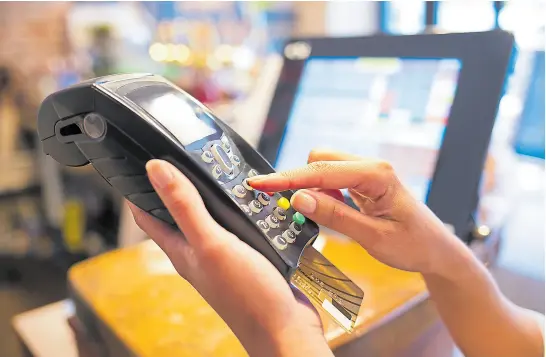  ?? shuttersto­ck ?? los clientes pueden sumar millas con las compras con tarjeta