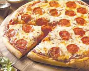  ?? ?? l En 2017 la pizza fue declarada Patrimonio Inmaterial de la Humanidad por la Unesco, por su rol en la vida social y la transmisió­n de este arte culinario entre generacion­es. Desde entonces, se celebra su día internacio­nal en todo el mundo.