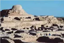  ?? AFP PIC ?? Visitors walking through Mohenjo Daro some 425km north of the Pakistani city of Karachi.