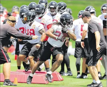  ?? PHOTOS BY CURTIS COMPTON / CCOMPTON@AJC.COM ?? The Falcons are counting on running backs Devonta Freeman (24) and Tevin Coleman to provide the tandem effort they did last season in totaling 1,599 rushing yards and 85 receptions.