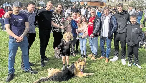  ?? Picture: Steve Salter ?? Tyrese’s mum Denise Goldsmith and sons Fenton, Lewis and Riley stand together with other children and family including his father Bill Quigley – holding Tyrese’s dog – and girlfriend Chloe Harris