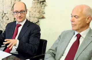  ??  ?? L’addio Ivo Gabrielli ha rassegnato le dimissioni dalla presidenza del Centro Santa Chiara. Sopra è con Francesco Nardelli