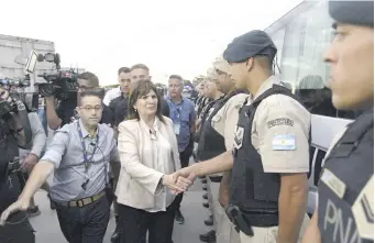  ?? ?? La ministra de Seguridad de Argentina, Patricia Bullrich, en la ciudad de Rosario. (AFP)