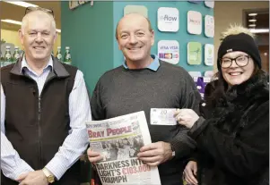  ??  ?? Happy €20 winner Robin Archer with Paul Duggan from Centra on Church Road, Greystones, and Niamh Howlin of the Bray People.
