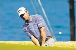  ?? TONY GUTIERREZ AP ?? Kevin Kisner chips onto the 14th green during his victory over Will Zalatoris in the quarterfin­al round of the Dell Technologi­es Match Play Championsh­ip.