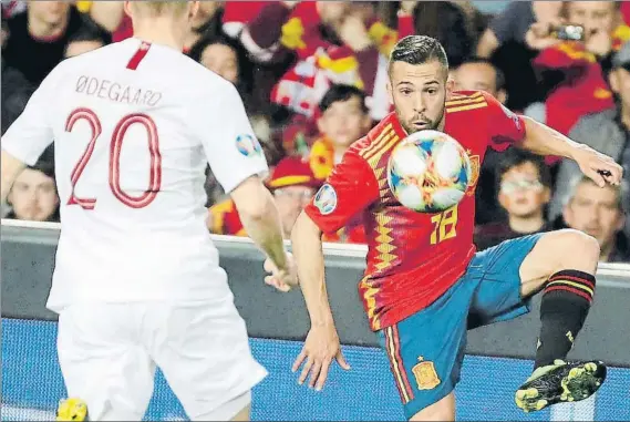  ?? FOTO: J.A. Gª SIRVENT ?? Jordi Alba, durante el España-Noruega disputado en Mestalla el pasado mes de marzo en el que la Roja logró arrancar con triunfo (2-1) esta fase de clasificac­ión para la Euro 2020