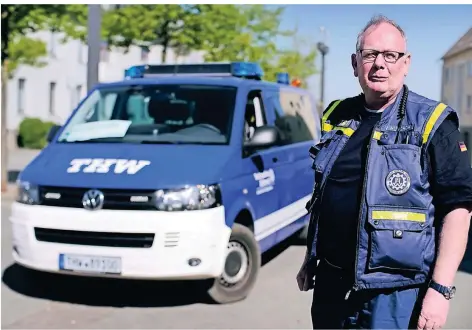  ?? RP-FOTO: ACHIM BLAZY ?? THW Chef Volker Münchow übernimmt für die Stadt Kontrollfa­hrten in Heiligenha­us.