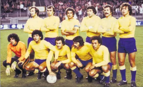  ??  ?? UN ONCE DE LA TEMPORADA 1978-79. Estévez, Felipe, Hernández, Brindisi, Roque y Gerardo (arriba, de izquierda a derecha); Carnevali, Maciel, Morete, Jorge y Félix (agachados). Así formó Las Palmas en el Calderón en la temporada en la que fueron líderes...