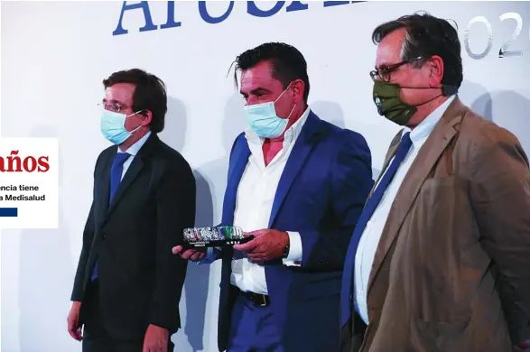  ?? ALBERTO R. ROLDÁN ?? Francisco Aguilera, CEO de Medisalud, tras recoger el galardón al compromiso con la salud y el bienestar