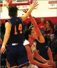  ?? JOHN BREWER - ONEIDA DAILY DISPATCH ?? Vernon-Verona-Sherrill’s Nate Palmer splits two defenders for an up-and-under layup during Wednesday’s contest against Holland Patent.