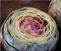  ?? PIXABAY ?? Cut the fresh artichoke crosswise to expose the inner heart.
