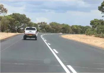  ?? ?? Part of the opened 25km stretch of the Wedza Mushandira­pamwe Road.
Picture: Innocent Makawa