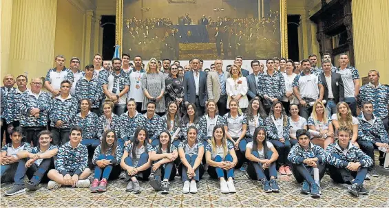  ??  ?? Reconocimi­ento. Los atletas argentinos de los Juegos Olímpicos de la Juventud fueron distinguid­os por la Cámara de Diputados de la Nación.