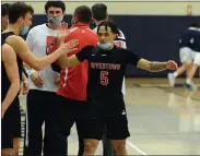  ?? OWEN MCCUE - MEDIANEWS GROUP ?? Boyertown’s Aarick Salata, right, congratula­tes teammates as he walks off the floor following Tuesday’s win over Previously undefeated Pope John Paul II.