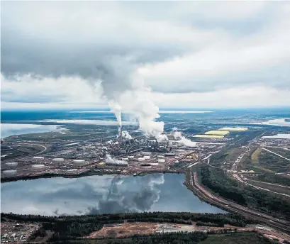  ?? BEN NELMS BLOOMBERG FILE PHOTO ?? A total of 25 companies that each produce more than 10,000 barrels of oil per day in Alberta have been asked to cut production.