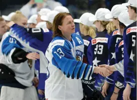  ?? FOTO: LEHTIKUVA / MIKKO STIG ?? Riikka Sallinen avslutade sin framgångsr­ika karriär i och med förlusten i VM-finalen i Esbo våren 2019.
■