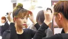  ??  ?? Hong Hye-Jin (So-Ah), a member of K-pop group SixBomb, having her hair done at a beauty parlor.