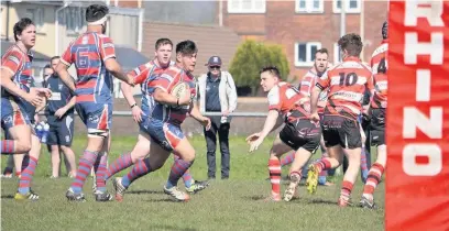  ?? GARETH ANTHONY ?? Hooker Jake Lewis about to score