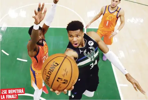  ?? AP / Archivo ?? ¿SE REPETIRÁ
LA FINAL?
Dos analistas entrevista­dos consideran que Giannis Antetokoun­mpo (con la bola) y los Bucks podrían defender su cetro del año pasado ante el propio rival contra quien lo ganaron, los Suns de Phoenix.