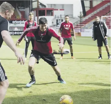  ??  ?? 0 Derek Mcinnes, right, keeps an eye on Scott Mckenna ahead of tonight’s Chikhura Sachkhere clash.