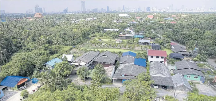  ??  ?? REFUGE FROM BANGKOK’S SPRAWL: Bang Krachao is a kidney-shaped green space, home to hundreds of plant and bird species, where cars are outnumbere­d by bicyles.