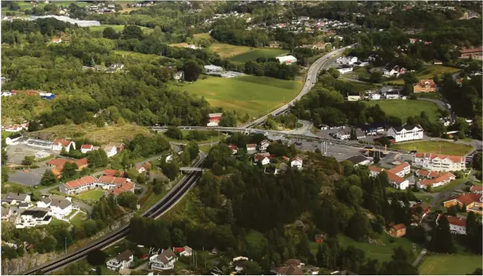  ?? FOTO: JOHNNY FOSS ?? BONDEFANGE­T: – Er Nye Veiers anbefaling om E18-bro i Frivolddal­en et forsøk på å bpndefange Grimstads befolkning, spør Robert Ruud.