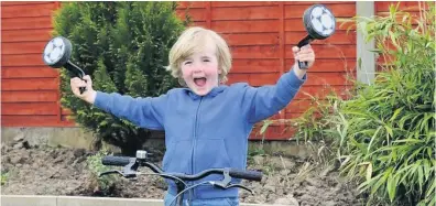  ??  ?? Hero
Ethan Rankin poses for the camera before his epic 100-mile ride for the NHS