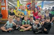  ??  ?? Eli Bedford and Mum Rachel Bedford meet with children’s author Craig Smith.