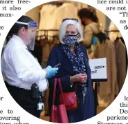  ??  ?? Shoppers on Buchanan Street wore their masks as it become mandatory