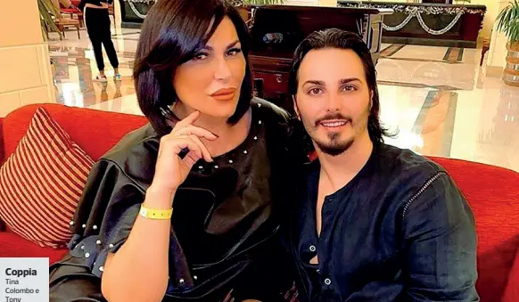  ??  ?? Coppia Tina Colombo e Tony Colombo (foto dal loro profilo Facebook) al centro di una indagine giudiziari­a che vede imputate sette persone, tra cui proprio Tony Colombo, ieri ascoltato per circa due ore in Procura