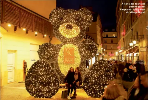  ??  ?? À Paris, les touristes
posent devant l’imposant teddy bear
du Village Royal.