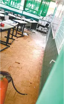  ?? MãE DE ALUNA ?? Sala de aula onde ocorreu o ataque passou por perícia técnica