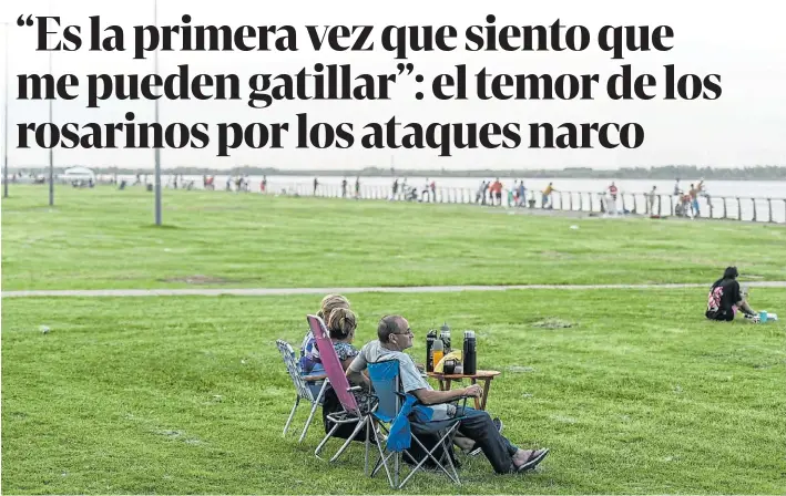  ?? JUAN JOSÉ GARCÍA ?? Vista al Paraná. Los vecinos volvieron ayer a disfrutar de la Costanera, uno de los paseos públicos más concurrido­s de la ciudad durante todo el año.