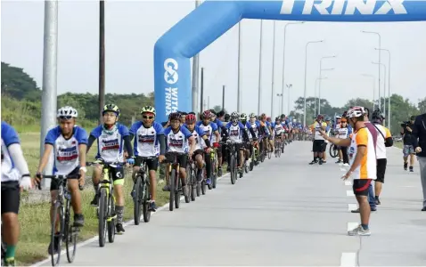  ?? - CDC CommDep ?? WORLD RECORD EVENT IN CLARK. Some 4,999 bikers from different parts of the country converge in Clark during an event that attempted to break the Guinness World Record for longest single line of bicycle parade. More than the mission of making history, it is also an event for a cause which encourages its participan­ts to extend help and voluntaril­y donate to their chosen institutio­ns.