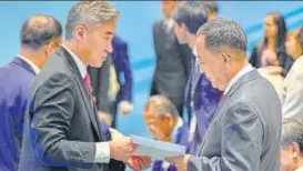  ?? REUTERS ?? ▪ A US delegation member hands over to North Korea’s foreign minister Ri Yong Ho the reply from US President Donald Trump to Kim Jong Un’s letter, at the Asean meeting in Singapore on Saturday.