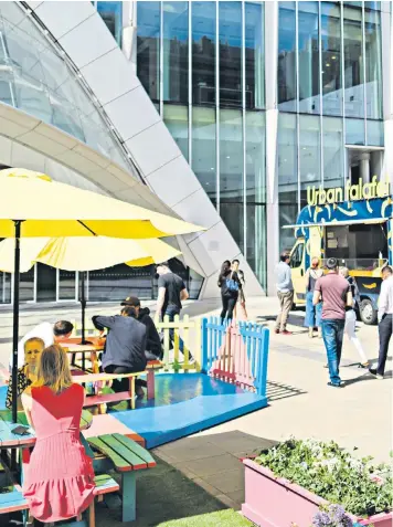  ??  ?? Food trucks have begun to reappear in the Square Mile, in central London