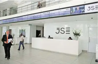  ?? Reuters ?? Slippery slope The Johannesbu­rg Stock Exchange. The rand extended its drop as the worst performing among 31 major and emerging markets last week.
