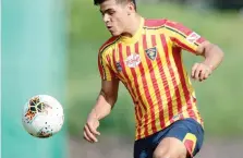  ??  ?? Brayan Vera, 21 anni, difensore del Lecce e della Colombia