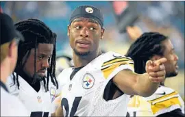  ?? Phelan M. Ebenhack Associated Press ?? LE’VEON BELL had said he would consider retiring if Steelers used franchise tag on him again but backtracke­d when he thought a new contract was in works.