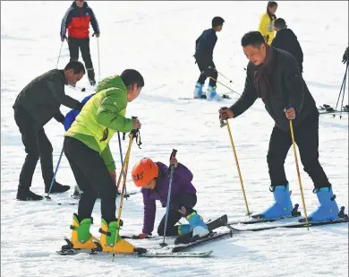  ?? WANG JILIN / FOR CHINA DAILY ?? Ski resorts and skating rinks across the country have been booming in recent years as more and more Chinese choose to spend vacations and leisure time in areas noted for their winter sports activities.