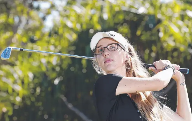  ?? Picture: ANNA ROGERS ?? VITAL ROLE: Cairns Golf Club pro Bri Webb is the first female profession­al at the club and will spearhead their expanding female programs.