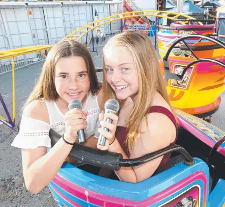  ?? Picture: MIKE BATTERHAM ?? Young singers Ella Kingi (left) and Dakota Smith may make it to the big stage after NightQuart­er auditions.