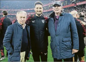  ?? FOTO: ATHLETIC ?? Leyendas Aduriz, que ahora trabaja para el Mallorca, entre Clemente e Iribar