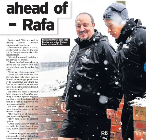  ??  ?? Newcastle United boss Rafa Benitez and striker Dwight Gayle in snowy Benton